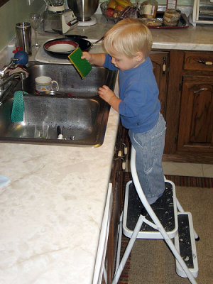 Simon loves doing dishes