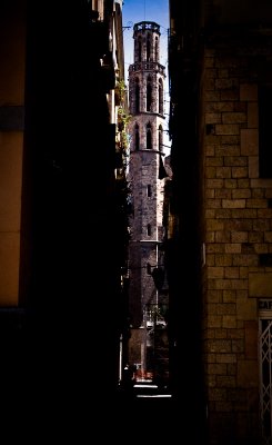 Slim towers, narrow alleys - by endika