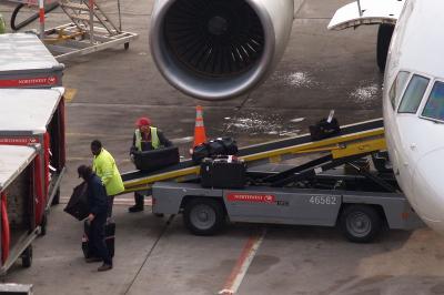 g3/07/527607/3/57967287.LugginLuggage.jpg