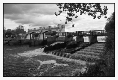 Teddington Weir.jpg