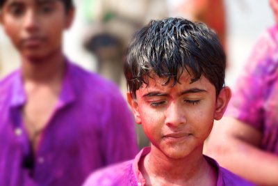 Playing Holi in Mumbai, Juhu Beach