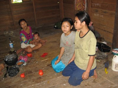 This another shot of Rumah Sakai. Lujan Sayat is on the right. We first met her here. It was a lucky meet here.