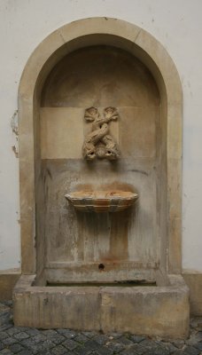 A fanciful water fountain in Lisboa