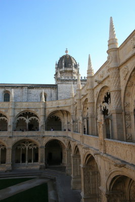 Additional exterior detail of Portuguese architecture