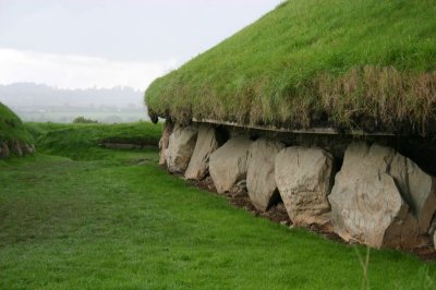 Great Mound at Knowth.jpg