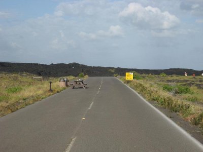 Wyspa Hawaii-droga zalana przez law