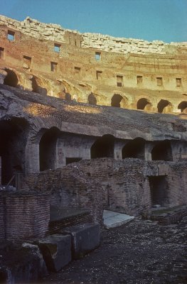 Rome B2 Colosseum 002.jpg