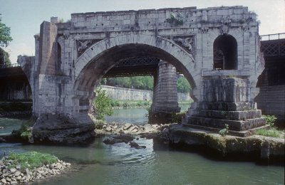 Rome Pons Cestius and Pons Aemilius 009.jpg