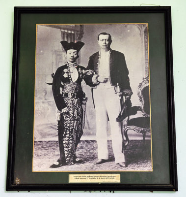 Pakubuwono X (left) who ruled from 1893 to 1939