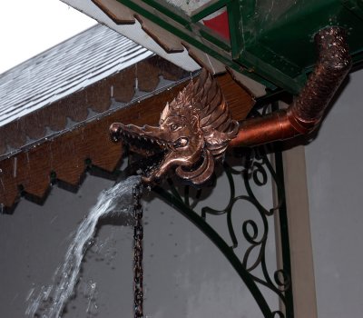 Roof drain water spout - the chain does not work