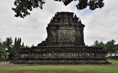 Mendut Temple - Candi Mendut