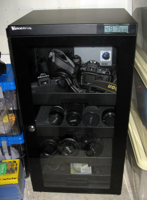 Dry cabinet