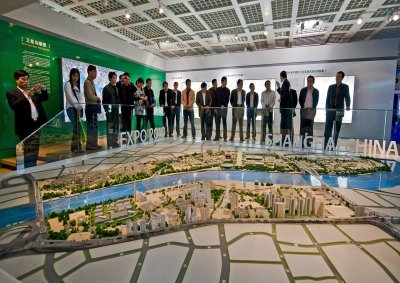 A guide explains the Bund