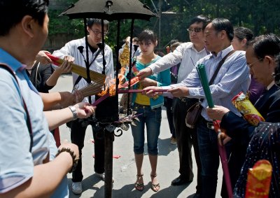 Getting ready at Lingyin Temple