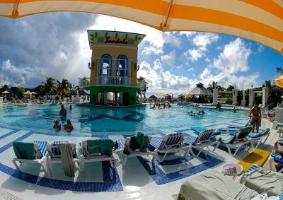 4. St Lucia grand hotel pool.