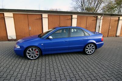 Nogaro Blue S4 garage 10.jpg