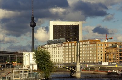 Berlin : images after the wall (1991-2002)