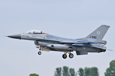 F16  J-881.jpg