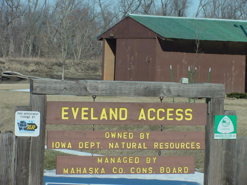 Eveland access sign and shelter