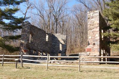 Remains of an old stone building in Gathland park