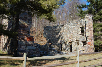 Remains of an old stone building in Gathland park