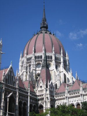 Detail of the central tower from the Pest side