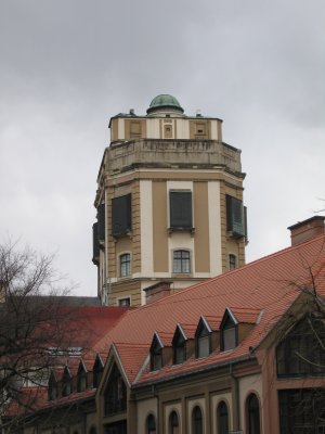 Aha -- the Lyceum tower, with the astronomy dome and the camera obscura perioscope.