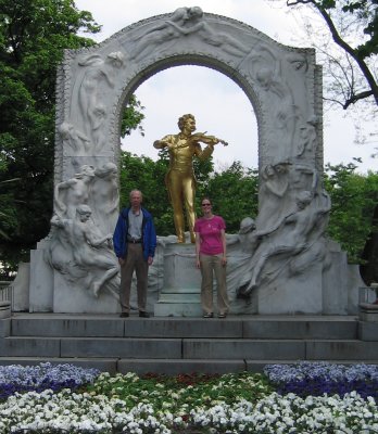 J & D at the Strauss statue