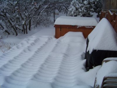 Interesting pattern of snowon the deck