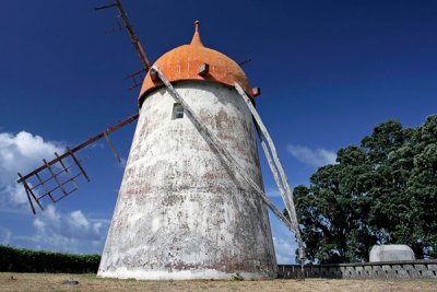 Ancient Windmill - Bretanha, S.Miguel