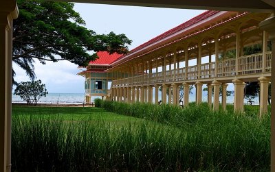 Walkway to the beach, north side