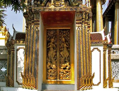 Carved doors of Chinese warriors