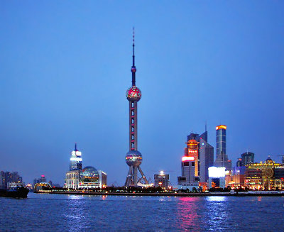 Oriental Pearl Tower (Dongfang Mingzhu) at dusk