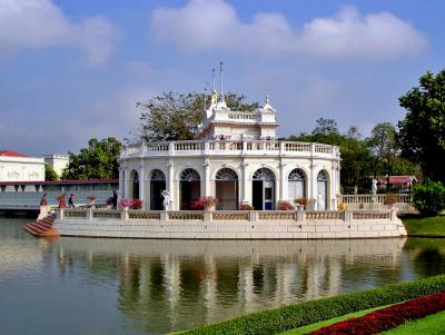 The-King-Goes-Forth (Tevaraj-Kanlai) Gatehouse, lake side