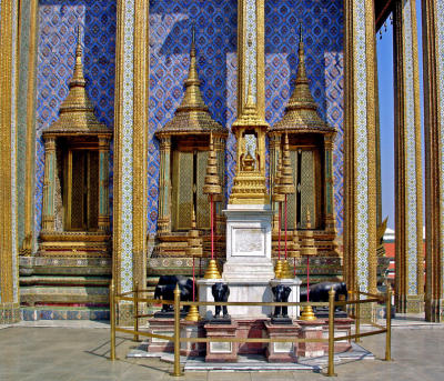Monument of the Royal Insignia (busabok)