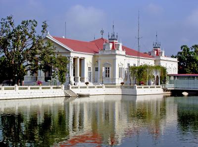 Excellent-and-Shining-Heavenly-Abode (Warophat Phiman) Mansion