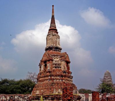 Narrow chedi