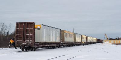 Trailers, prefabs and containers on mixed train 2005 Dec 05