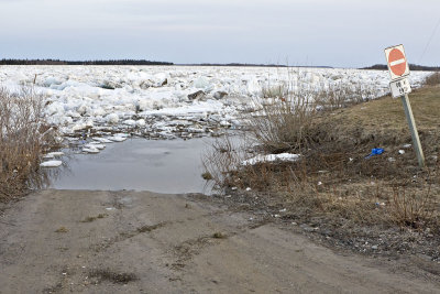 Road to public docks