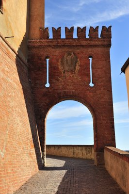 barolo castle arch.jpg