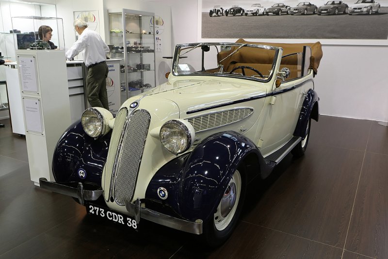 Salon Retromobile 2009 -  MK3_6087 DxO.jpg