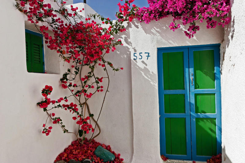 Santorini - Discovering the village of Emborio