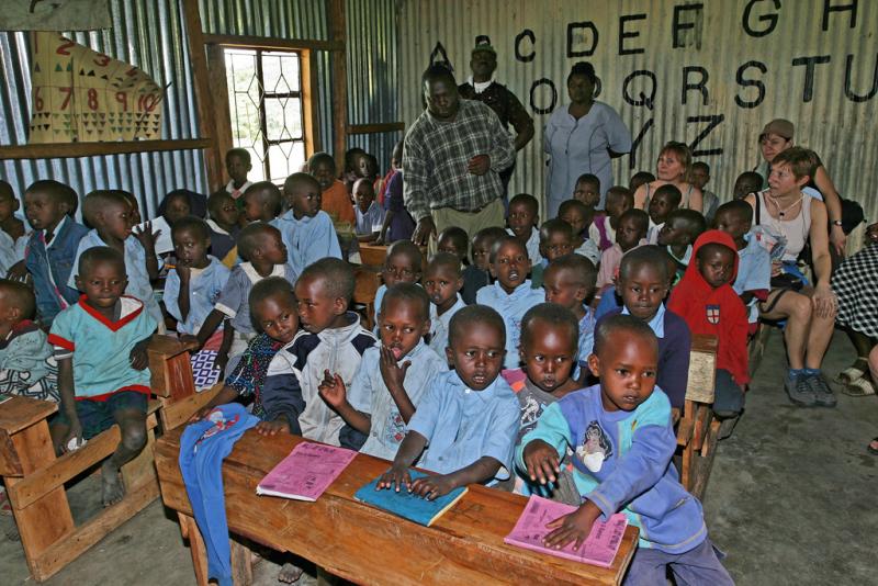 Visite d'une école de brousse près de la réserve de Masaï-Mara