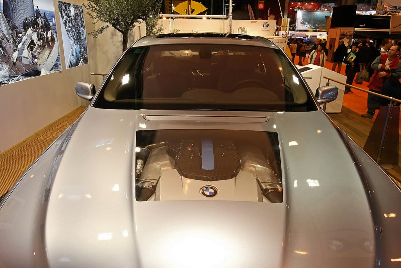 BMW Hydrogen 7 - Photo faite  bout de bras avec le mode liveview de mon EOS 1D Mark III