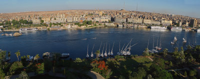 Panorama de la ville d'Assouan et du Nil
