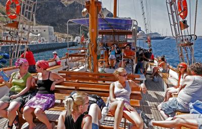 Santorini - Discovering the volcanic island of Nea Kameni