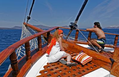 Santorini - Discovering the volcanic island of Nea Kameni