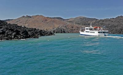 Santorini - Discovering the volcanic island of Nea Kameni