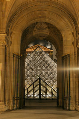 Le Louvre et ses pyramides