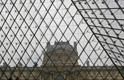 Le Louvre et ses pyramides